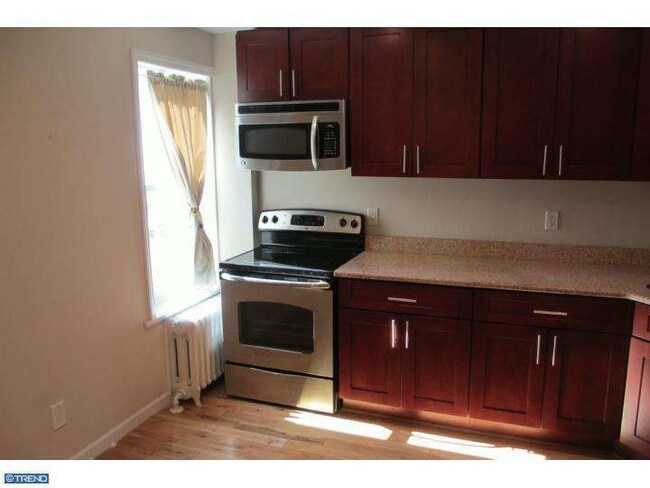 Building Photo - 373 Martin St