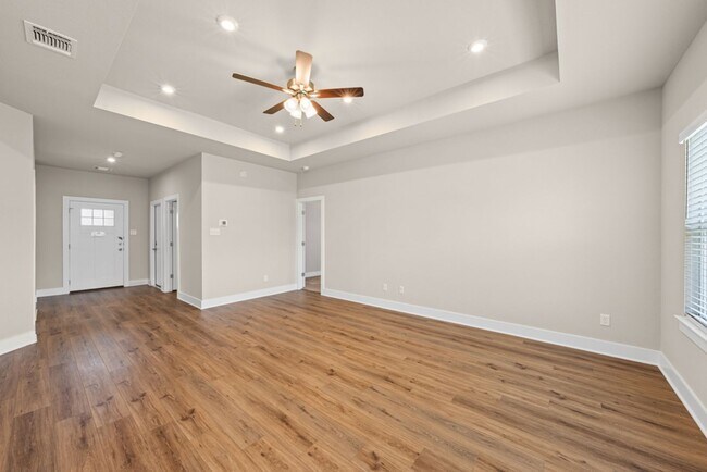 Building Photo - 8110 Bridgepointe Dr