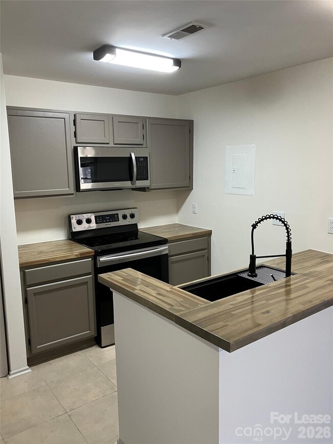 Building Photo - 18809 Vineyard Point Ln