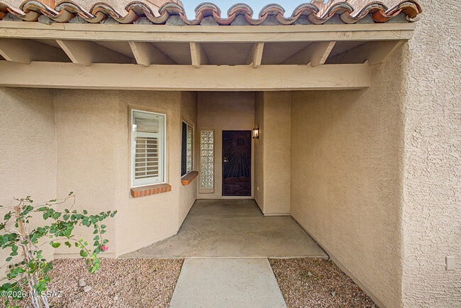 Building Photo - 5555 N Cres Ridge Dr