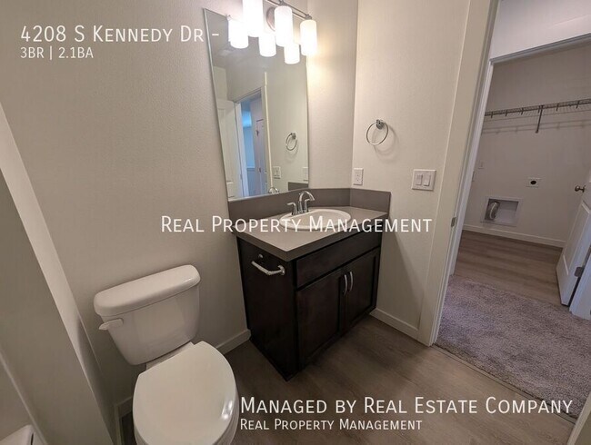 Building Photo - 4208 S Kennedy Dr