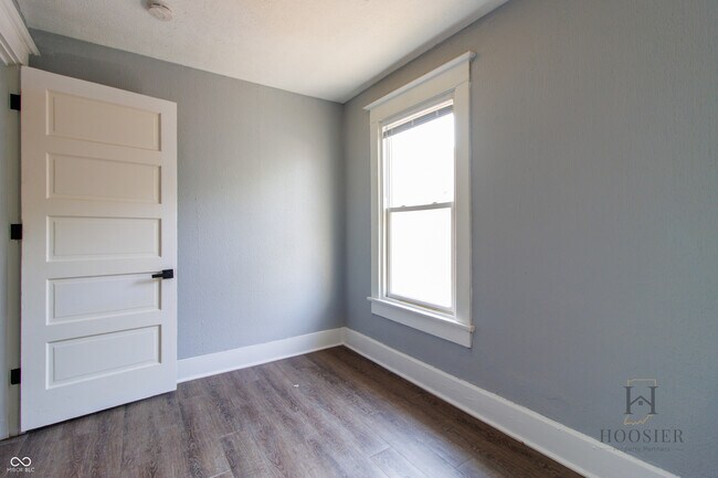 Building Photo - 614 N Temple Ave