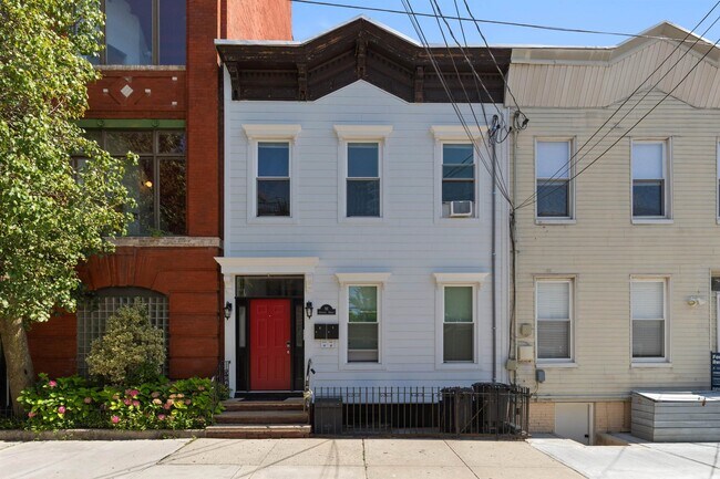 Building Photo - 86 Griffith St