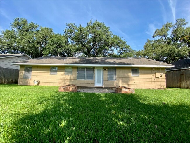 Building Photo - 1810 Mill Creek Dr