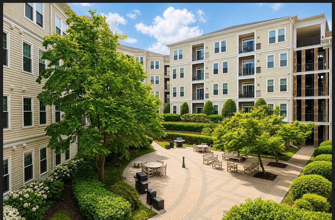 Building Photo - 2465 Army Navy Dr