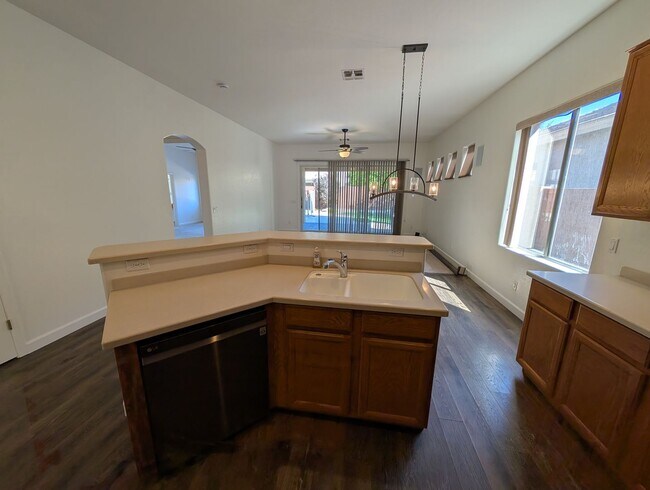 Building Photo - 4 bedroom 2 Bathroom Cooper Commons Home