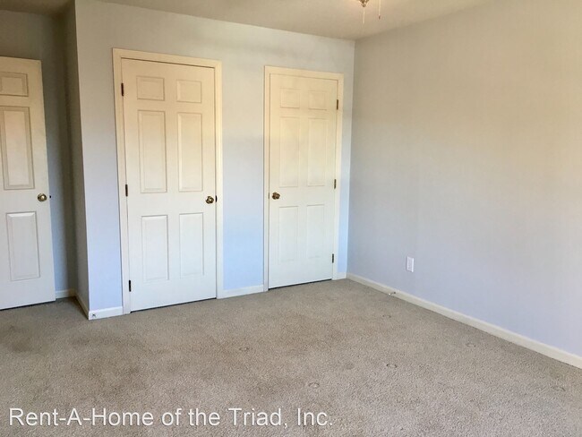 Building Photo - 3 br, 2.5 bath House - 4815 Tower Road E