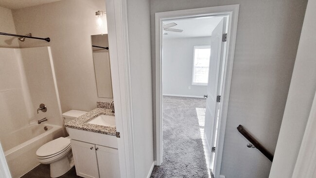 Building Photo - 4 Bed / 2-1/2 Bath Single Family Townhome w/1-Car Garage