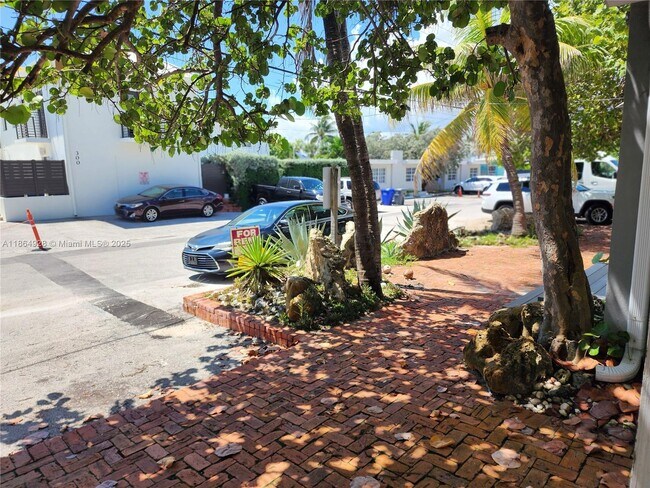 Building Photo - 315 Walnut St