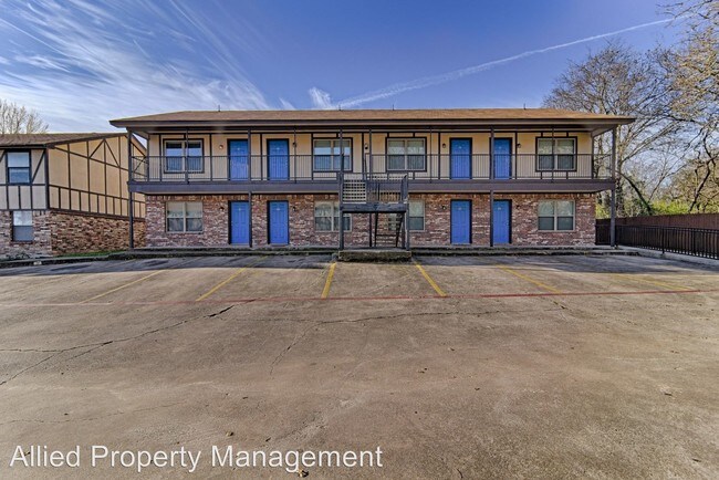 Building Photo - 820 Southeast Pkwy