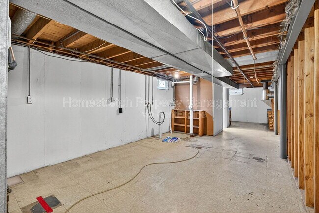 Building Photo - 2 Canary Ct