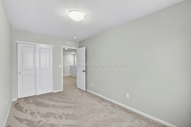 Building Photo - Recently Built Woodburn Townhome Featuring A/C