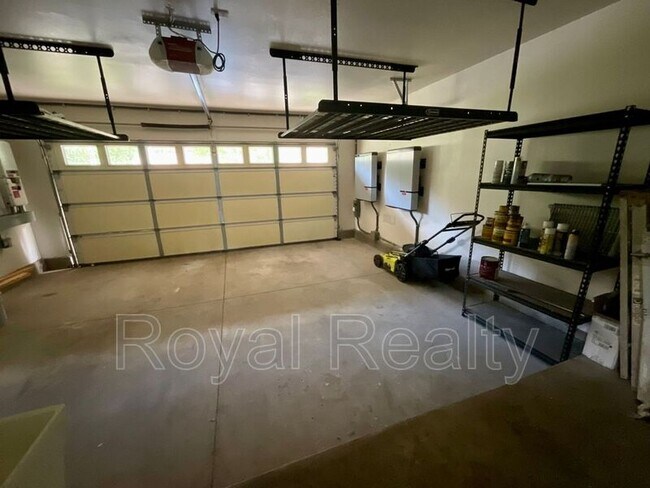 Building Photo - 87-2223-2223 Pakeke St