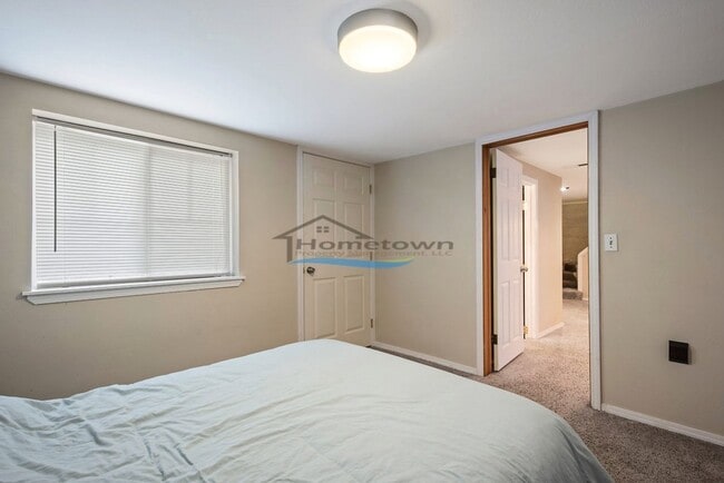 Building Photo - Well-Maintained 3 Bed 2 Bath Cottage in Do...
