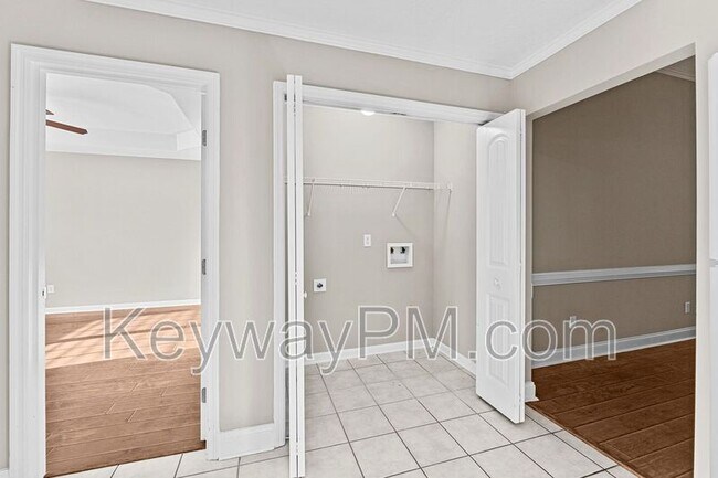 Building Photo - 823 Whispering Willow Ct