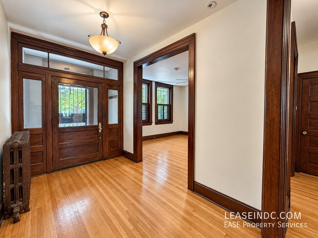 Building Photo - 1211 Park Rd NW