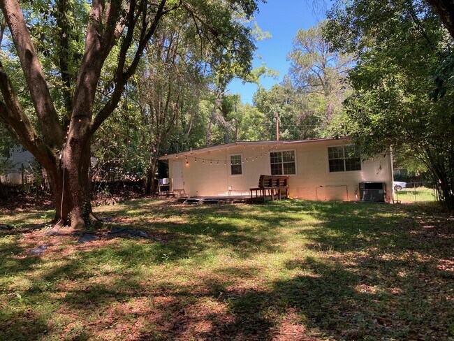 Building Photo - 4 bed 2 bath Minutes from FSU! available August 2026!