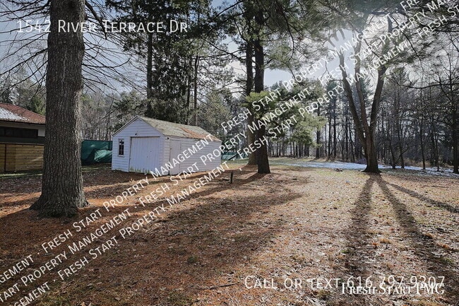 Building Photo - 1542 River Terrace