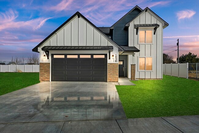 Building Photo - 16542 Red Oak Dr