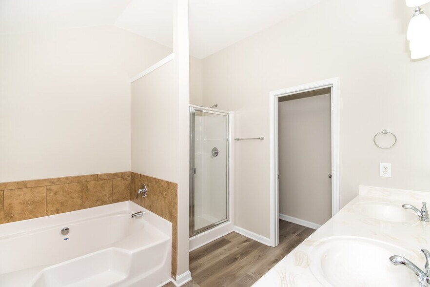 Building Photo - 5163 Rapahoe Trail