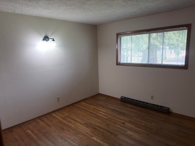 Building Photo - Vintage Ranch on Spacious Lot