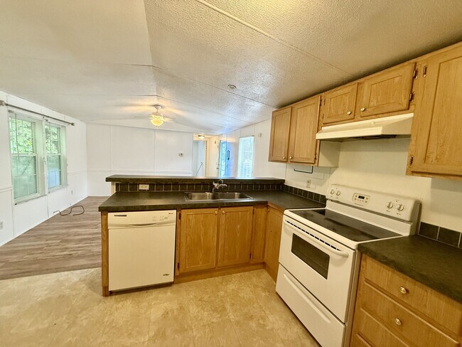 Building Photo - 32 Mandalay Dr
