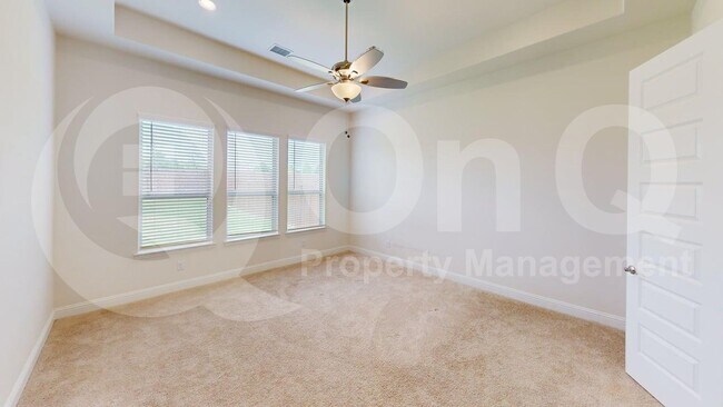 Building Photo - 333 ELK Dr