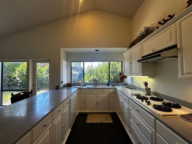 Building Photo - Light Filled 4 Bedroom 2.5 Bathroom Two-St...