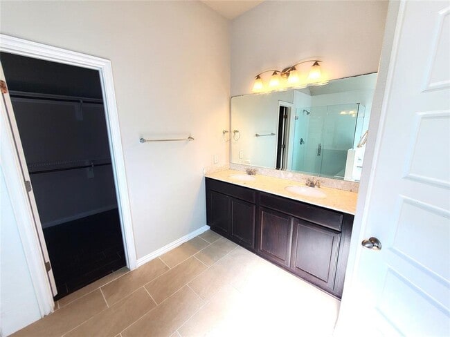 Building Photo - 807 Farmhouse Dr
