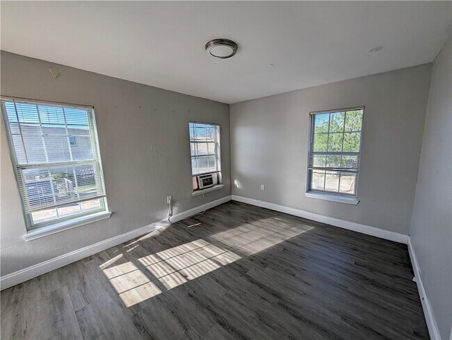 Building Photo - 1539 10th St