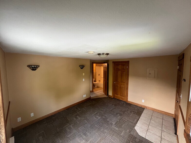 Building Photo - 221 8th St S