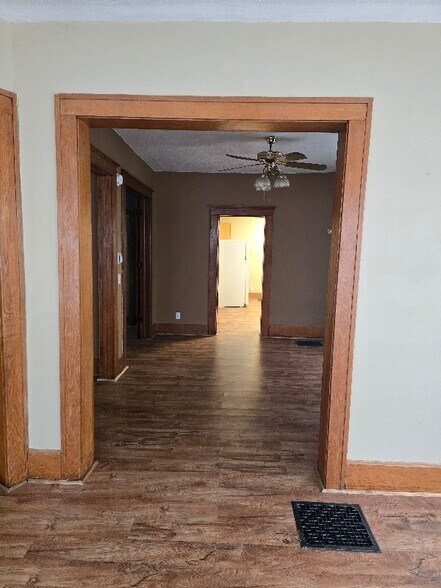 Building Photo - 308 W Maple St