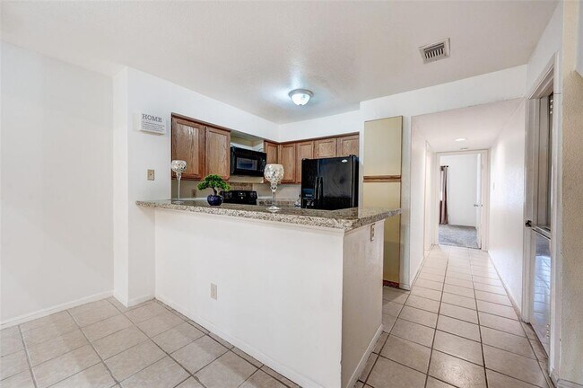 Building Photo - 16800 Sugar Pine Dr