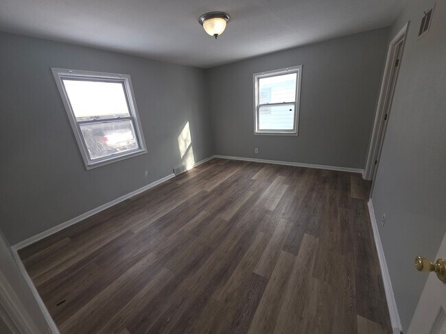 Building Photo - 7348 W Medford Ave