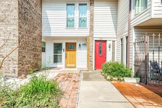 Building Photo - 301 SE 34th St