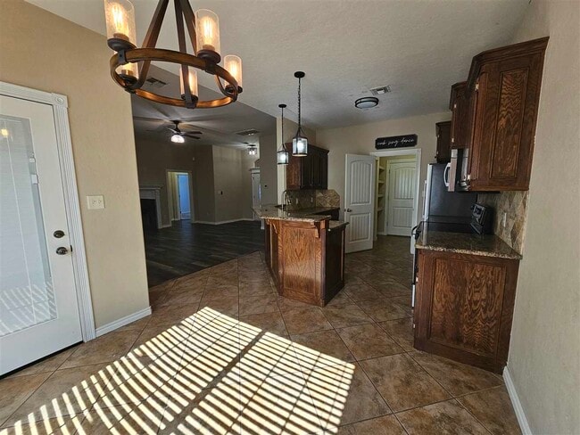 Building Photo - 418 Northeast Mountain Meadow Drive
