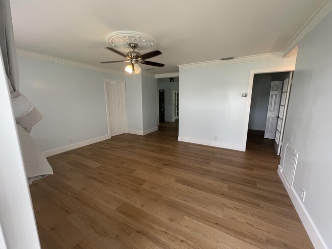 Building Photo - 294 Springfield Dr
