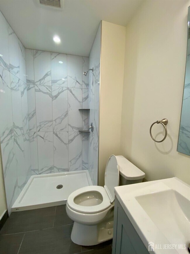 Building Photo - 14 Belmont Ave