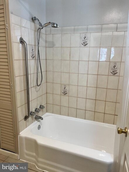 Building Photo - 2408 S Sartain St