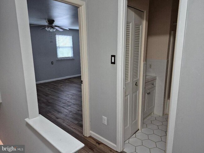 Building Photo - 401 Woodside Cir