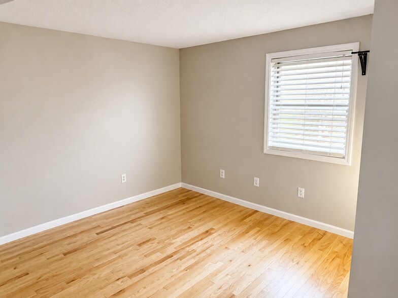 Bedroom 2 - 327 Plantation St