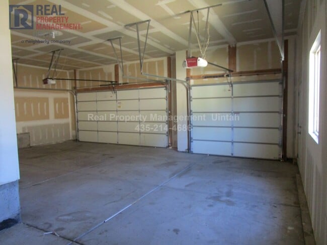 Building Photo - Beautiful 6 bedroom, 3 Bath, 3 Car Garage ...