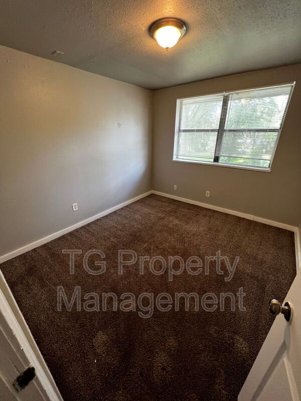Building Photo - 2821 Moncrief Rd