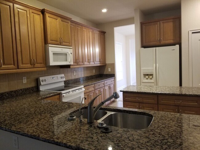 Building Photo - start the new year in your beautiful 3/2/2...