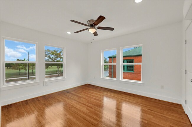 Building Photo - 6644 Lawndale St