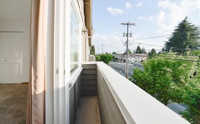 Building Photo - Nice 3 beds / 3.5 baths Townhouse in Greenwood/NW Seattle!