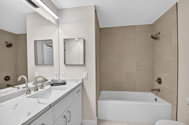 Building Photo - 780 S Sapodilla Ave