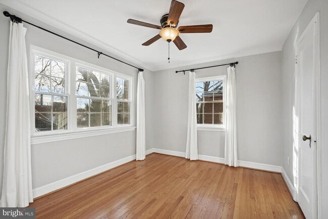 Building Photo - 313 E Mason Ave