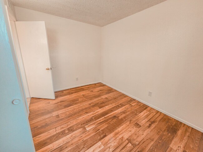 Building Photo - 1622 N Beverly Ave