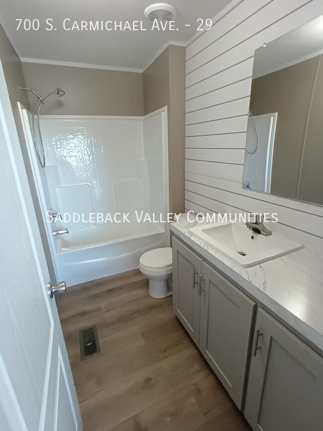 Building Photo - 700 S Carmichael Ave